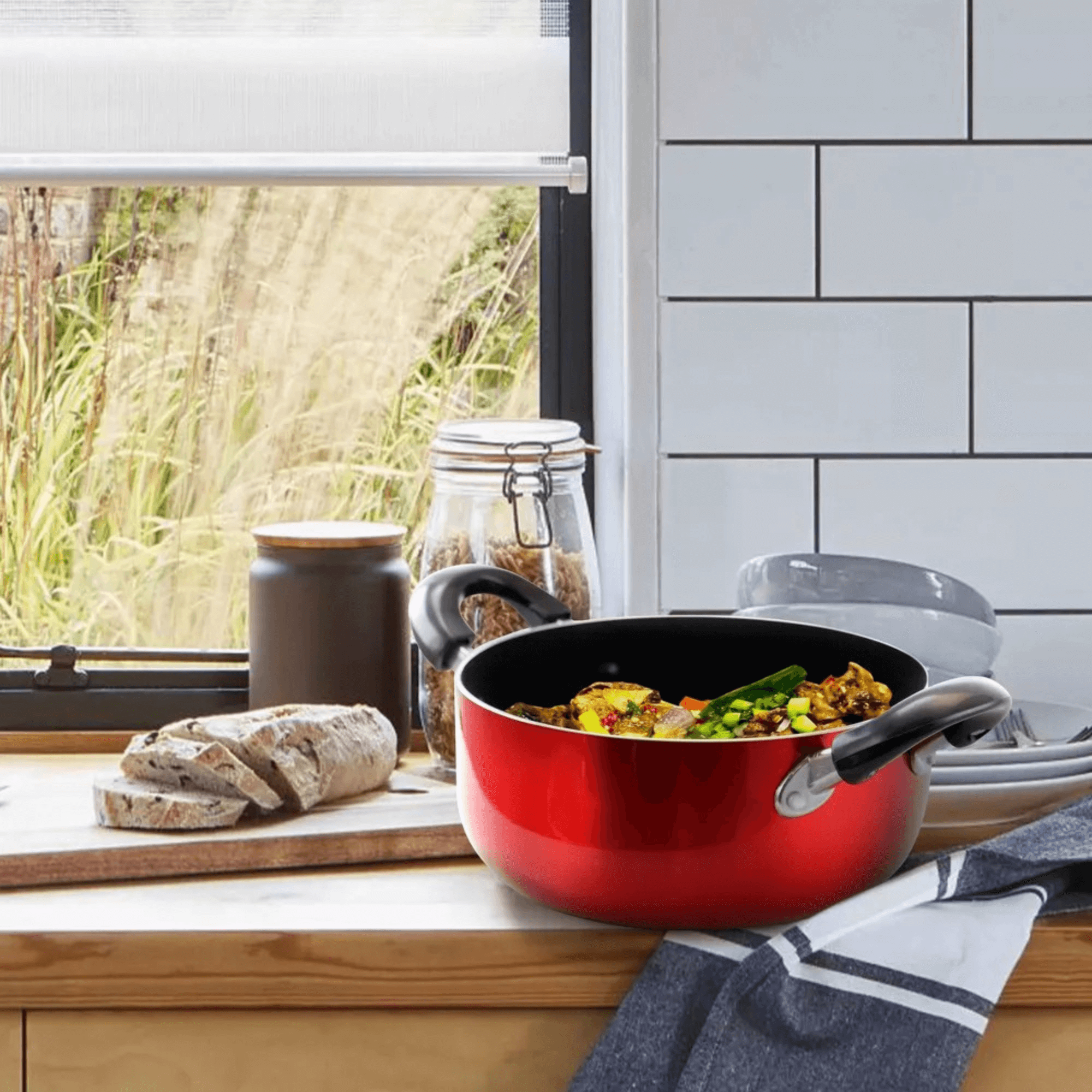 Better Chef 6-Quart Metallic Red Aluminum Dutch Oven with Glass Lid