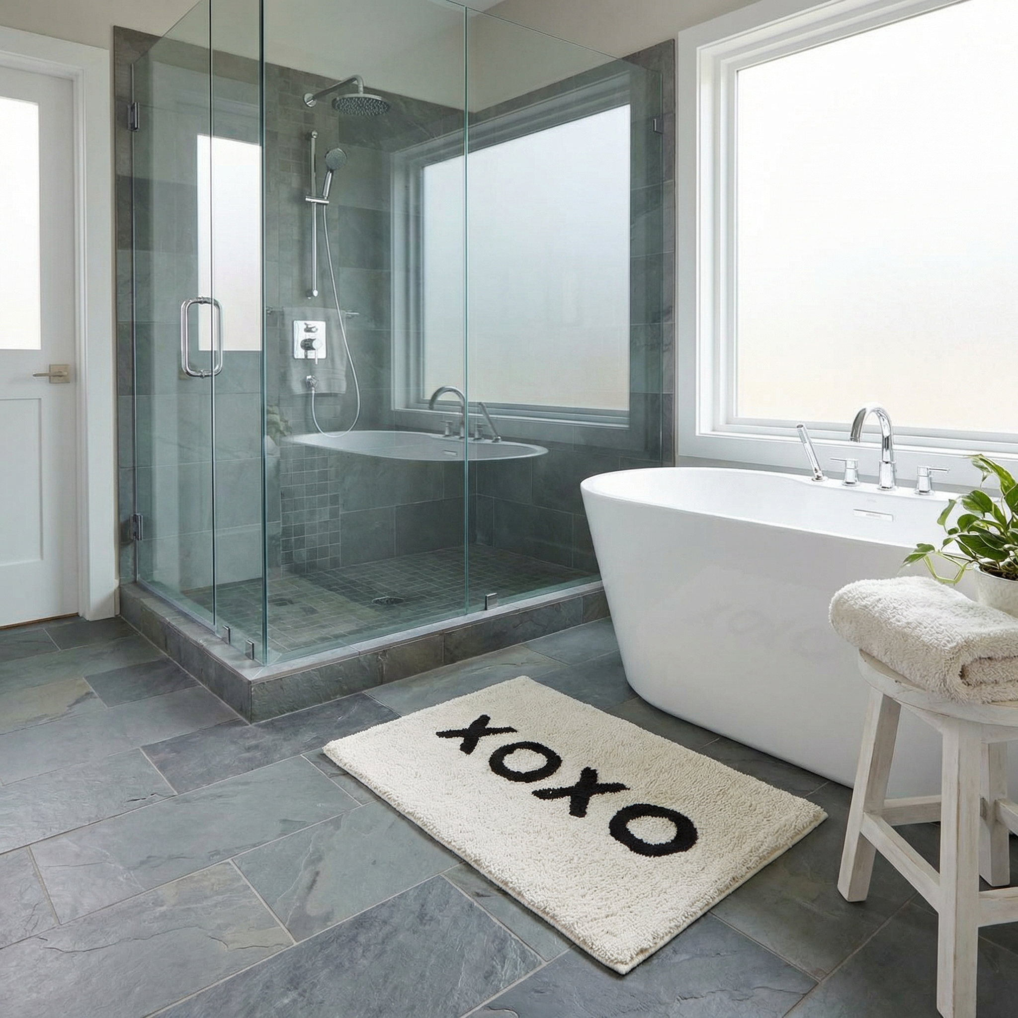 XOXO Bath Mat | Soft Cotton Indoor Rug | 20" x 30"